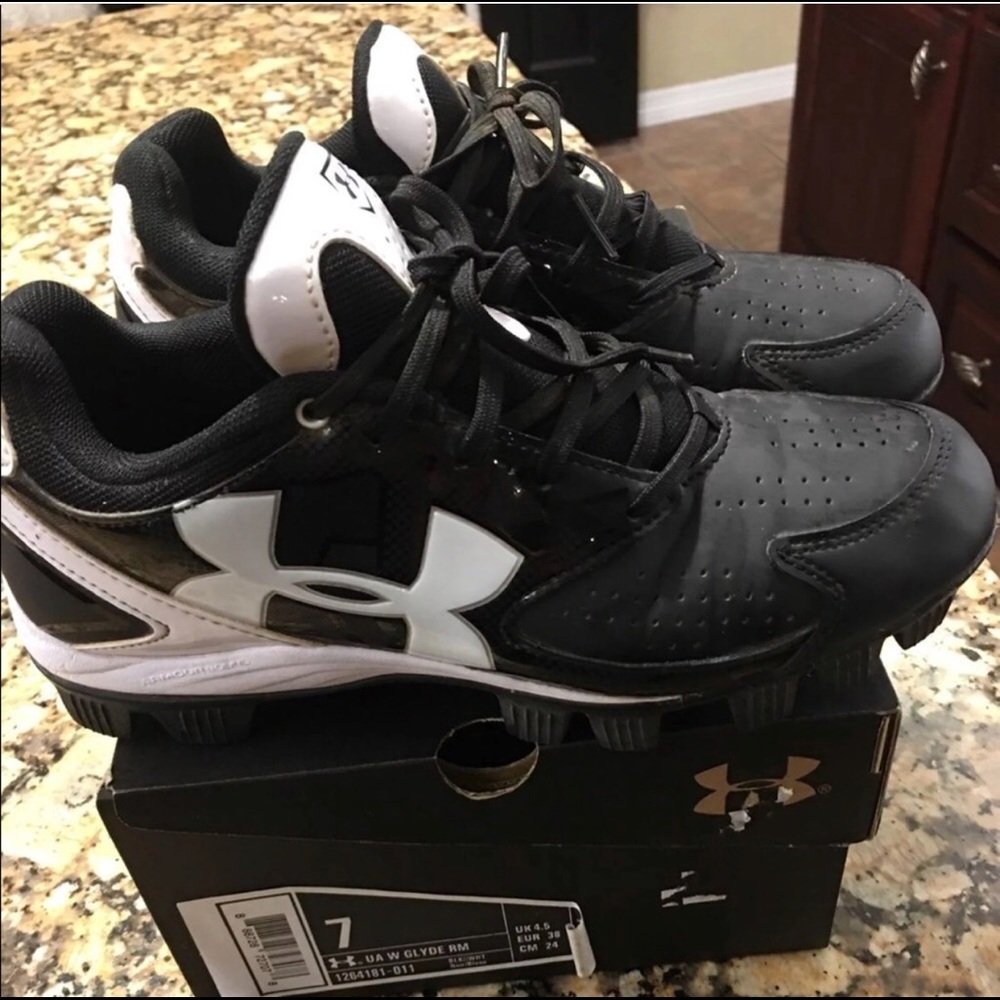 Under Armour Glyde softball cleats size 7